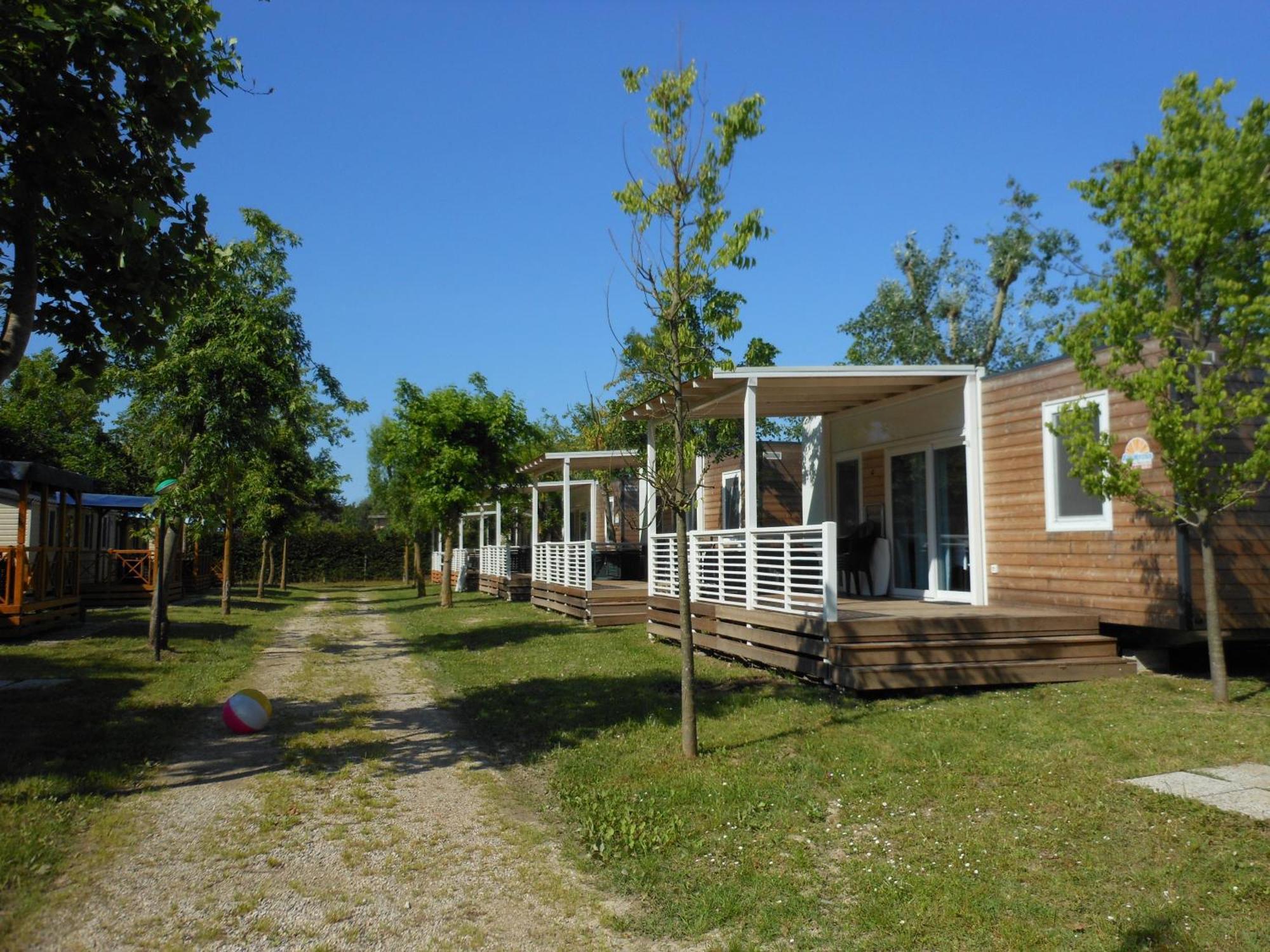 Albatross Mobile Homes On Camping San Francesco Duna Verde Exteriör bild
